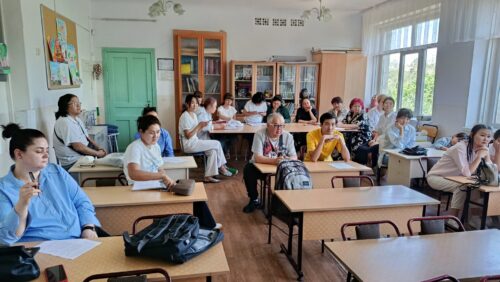 В ГЦТШ "Кыргызстан балдары" был проведен семинар по теме: Структура построения обучающего занятия в кружке.