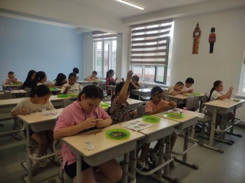 Преподаватели отдела Мир творчества, закончили занятия в школьных детских лагерях.