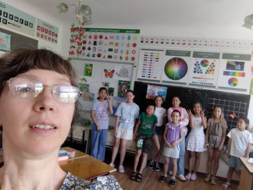 Преподаватели отдела Мир творчества, закончили занятия в школьных детских лагерях.
