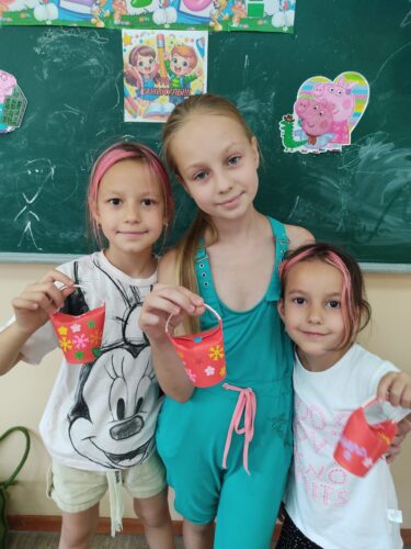 Преподаватели отдела Мир творчества, закончили занятия в школьных детских лагерях.