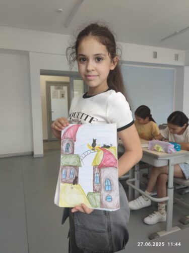 Преподаватели отдела Мир творчества, закончили занятия в школьных детских лагерях.