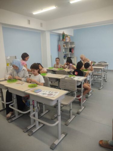 Преподаватели отдела Мир творчества, закончили занятия в школьных детских лагерях.