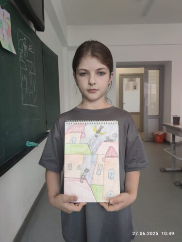 Преподаватели отдела Мир творчества, закончили занятия в школьных детских лагерях.