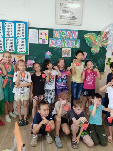 Преподаватели отдела Мир творчества, закончили занятия в школьных детских лагерях.