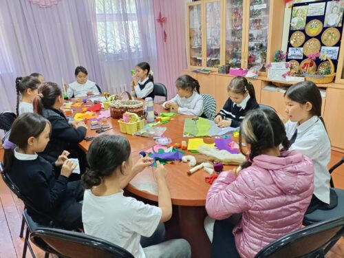Работа в кружках и студиях.