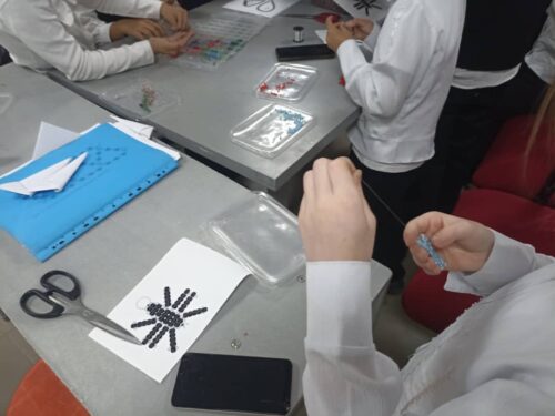 Работа в кружках и студиях.