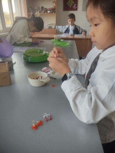 Работа в кружках и студиях.