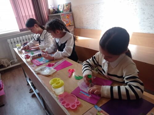 Работа в кружках и студиях.