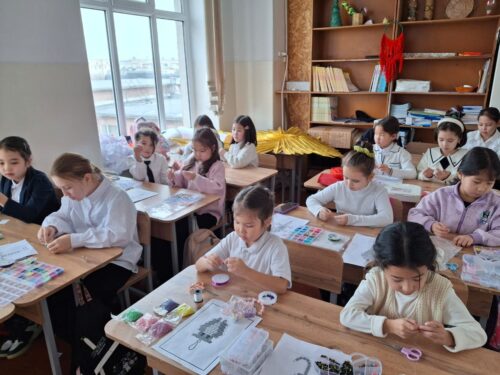 Работа в кружках и студиях.