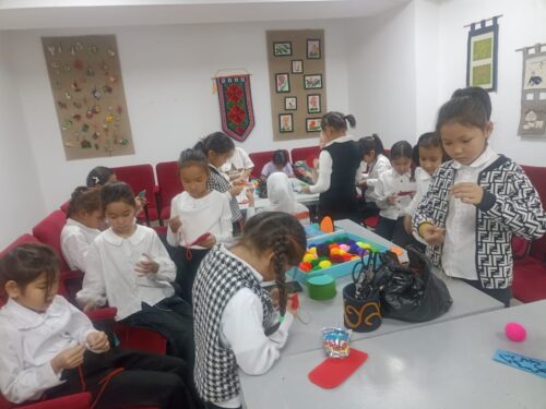 Работа в кружках и студиях.