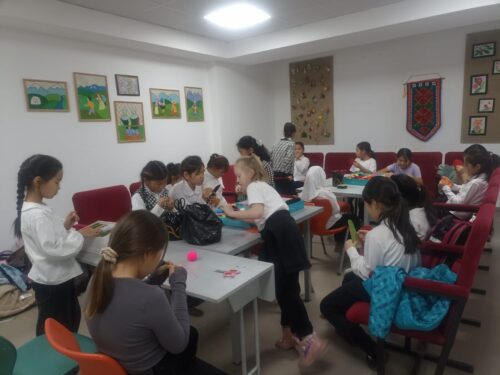 Работа в кружках и студиях.