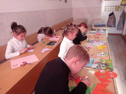 Работа в кружках и студиях.