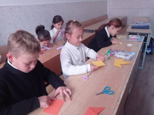 Работа в кружках и студиях.