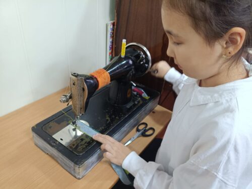 Работа в кружках и студиях.