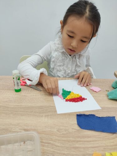 Работа в кружках и студиях.