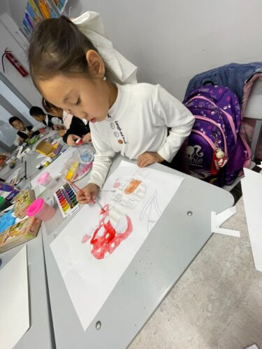 Работа в кружках и студиях.