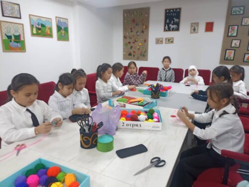 Работа в кружках и студиях.