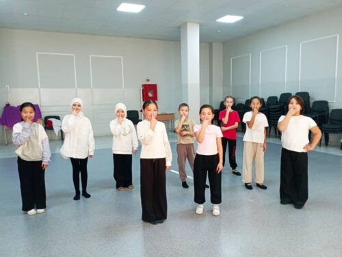 Работа в кружках и студиях.