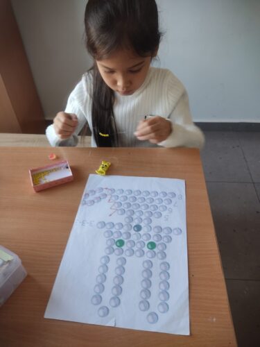 Работа в кружках и студиях.