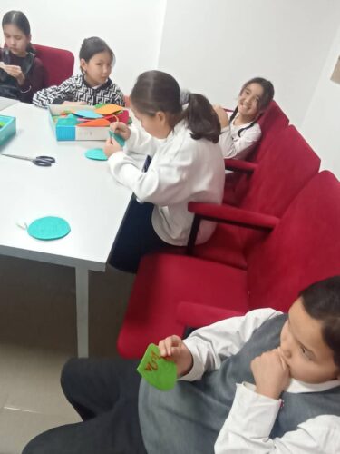 Работа в кружках и студиях.