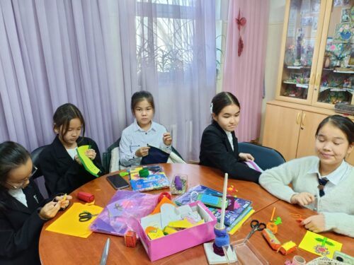 Работа в кружках и студиях.