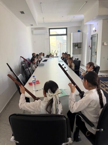 Работа в кружках и студиях.