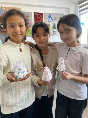 Работа в кружках и студиях.