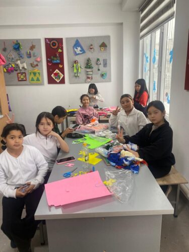 Работа в кружках и студиях.