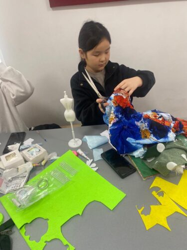 Работа в кружках и студиях.