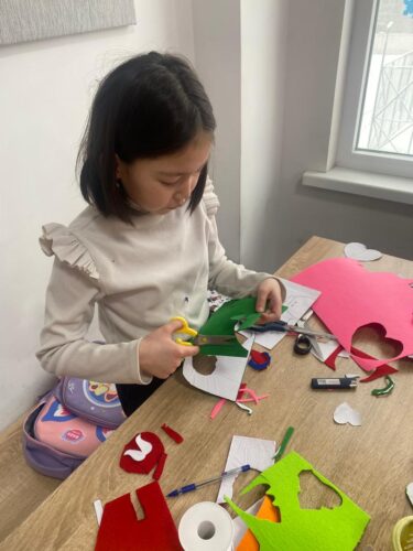 Работа в кружках и студиях.