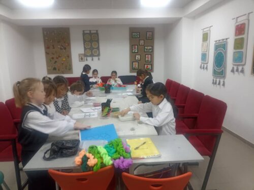 Работа в кружках и студиях.