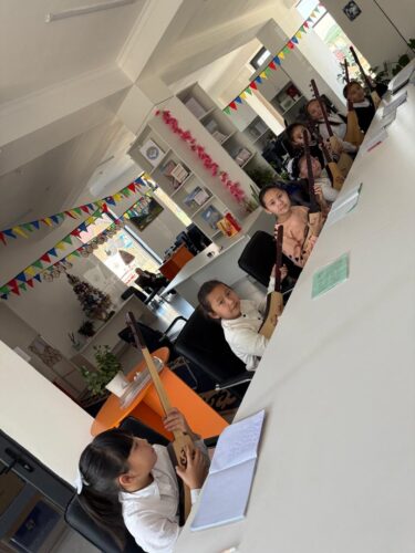 Работа в кружках и студиях.