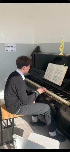 Работа в кружках и студиях.