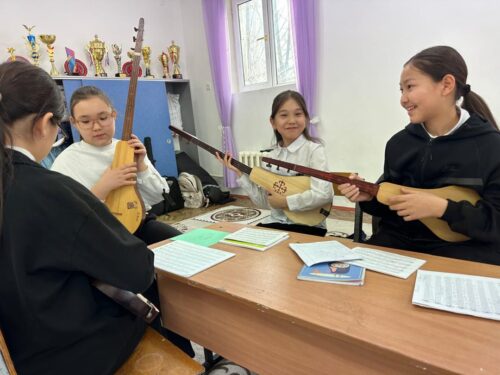 Работа в кружках и студиях.