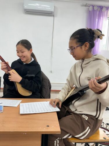 Работа в кружках и студиях.