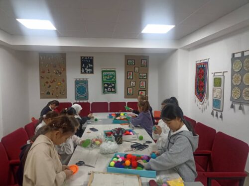 Работа в кружках и студиях.