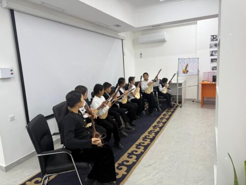 Работа в кружках и студиях.