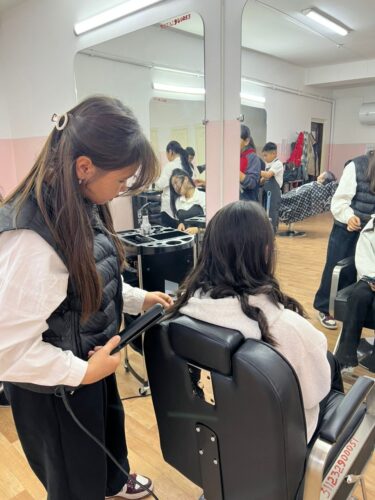 Работа в кружках и студиях.