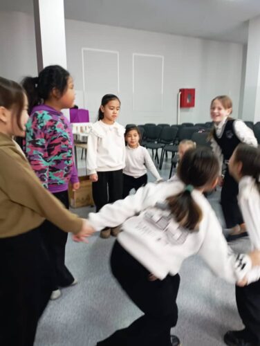 Работа в кружках и студиях.