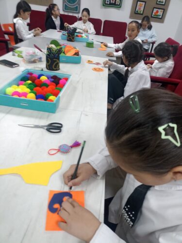 Работа в кружках и студиях.