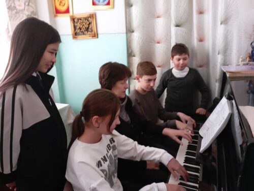 Работа в кружках и студиях.