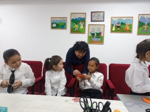 Работа в кружках и студиях.