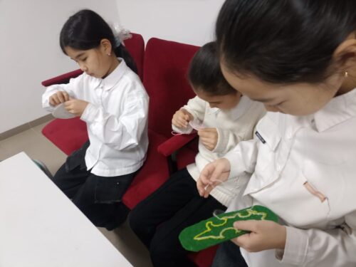 Работа в кружках и студиях.