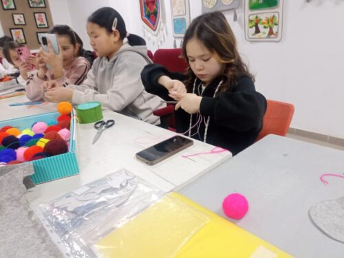 Работа в кружках и студиях.