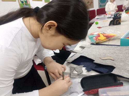 Работа в кружках и студиях.