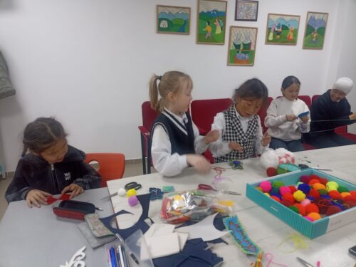 Работа в кружках и студиях.