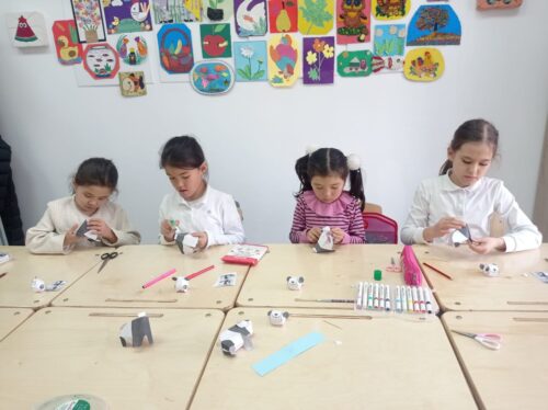 Работа в кружках и студиях.