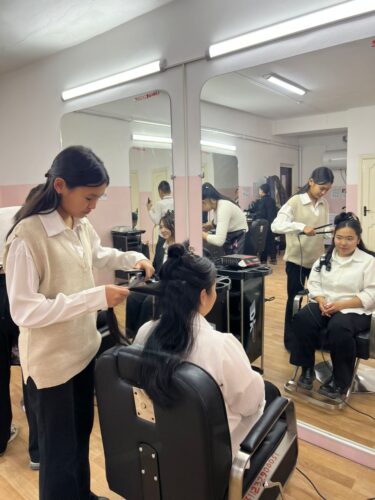 Работа в кружках и студиях.