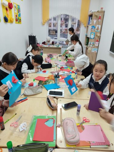 Работа в кружках и студиях.