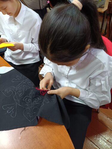 Работа в кружках и студиях.